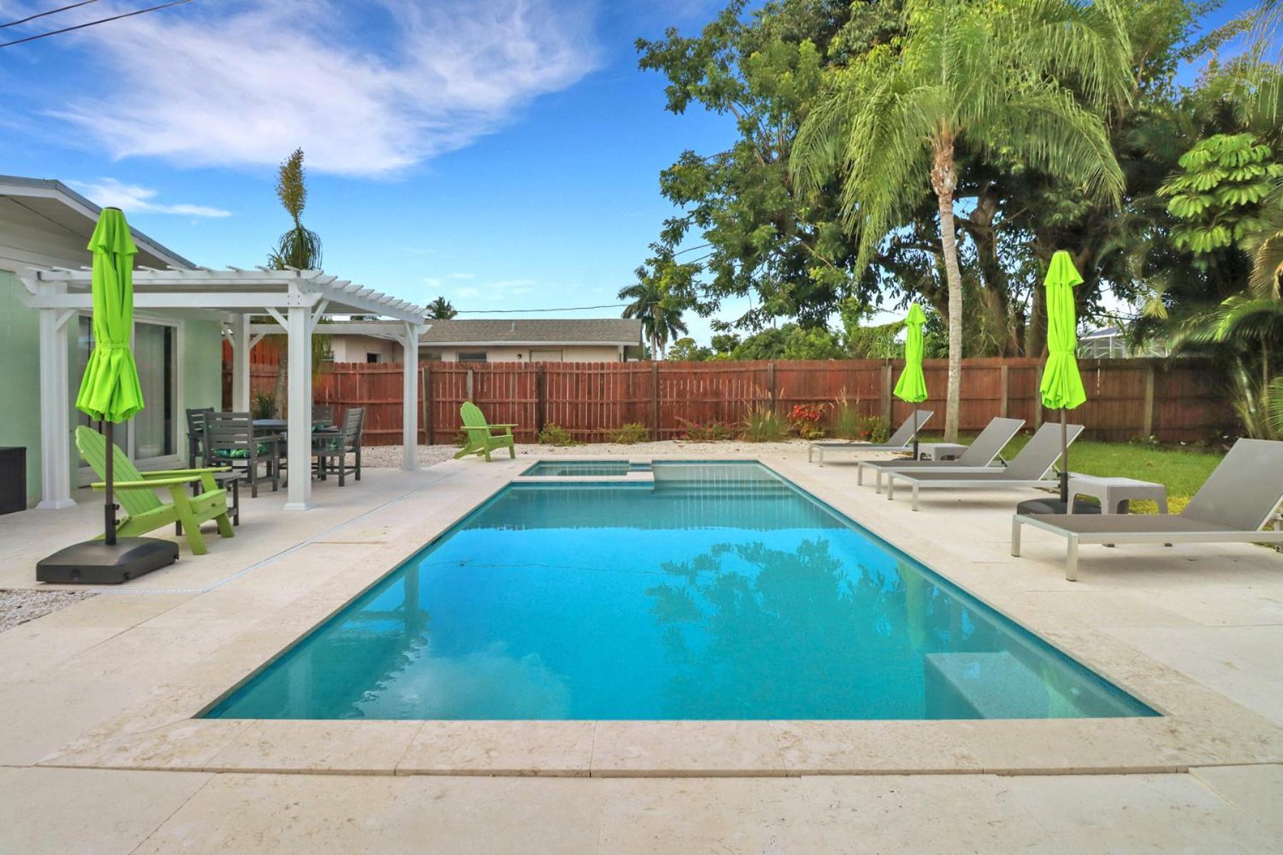 Little Beach House W/ Pool&Spa - 5 Minutes To Vanderbilt Beach North North Naples Extérieur photo