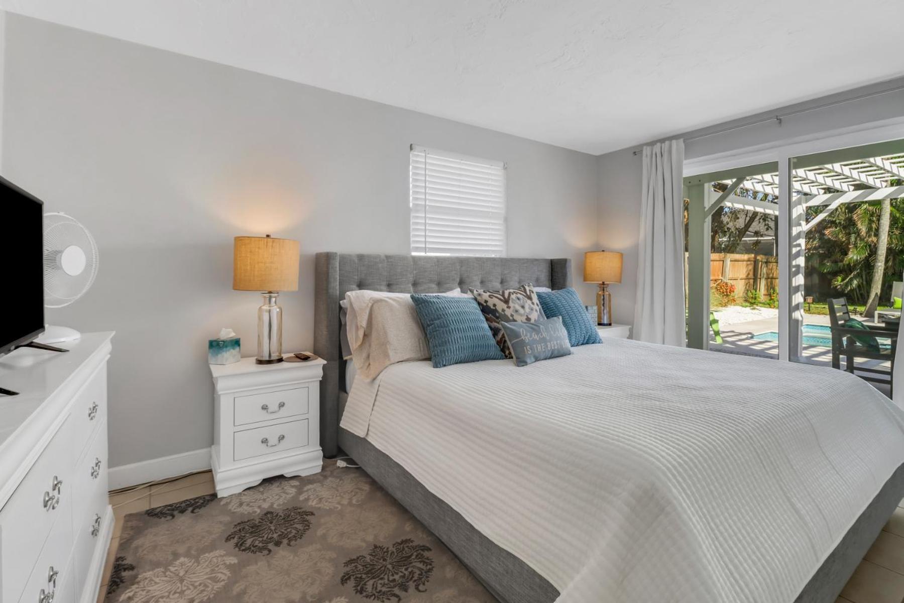 Little Beach House W/ Pool&Spa - 5 Minutes To Vanderbilt Beach North North Naples Extérieur photo