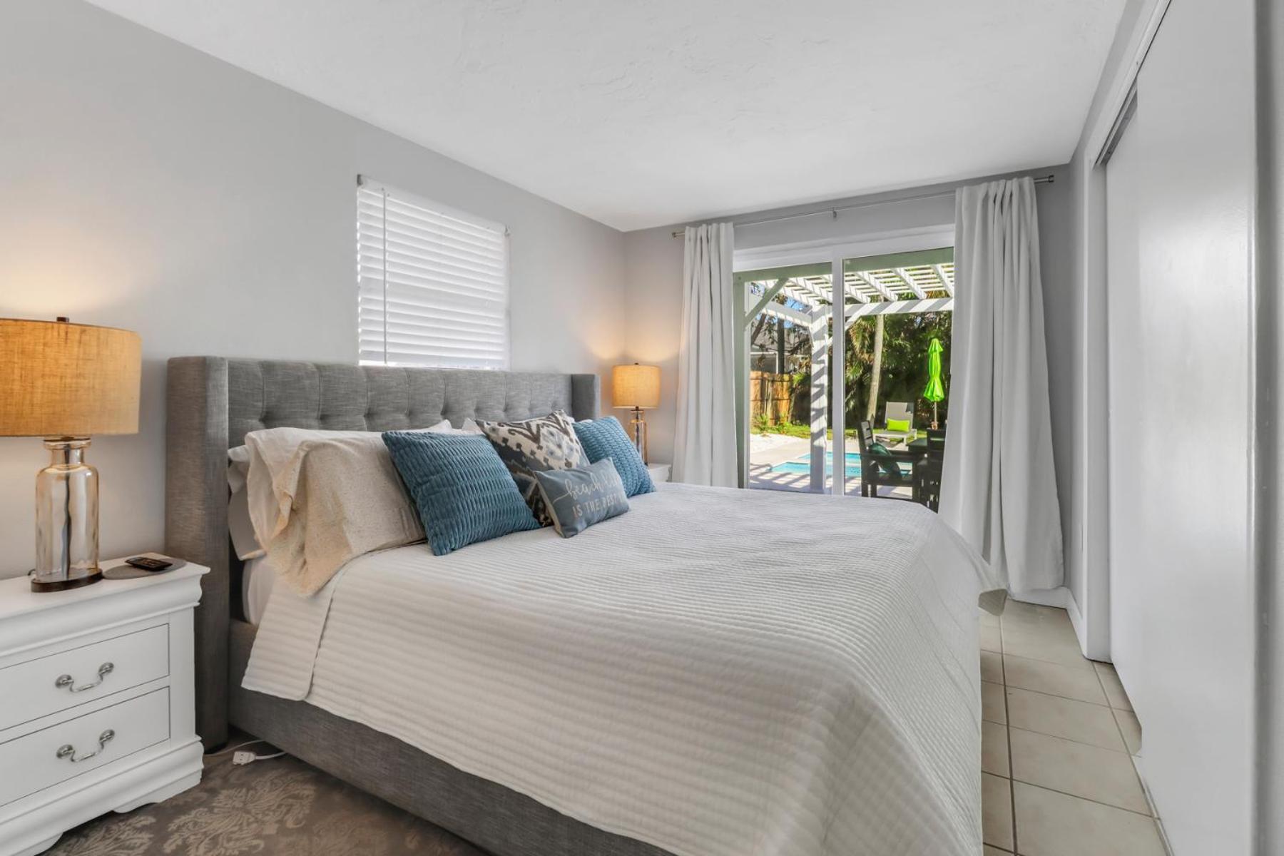 Little Beach House W/ Pool&Spa - 5 Minutes To Vanderbilt Beach North North Naples Extérieur photo
