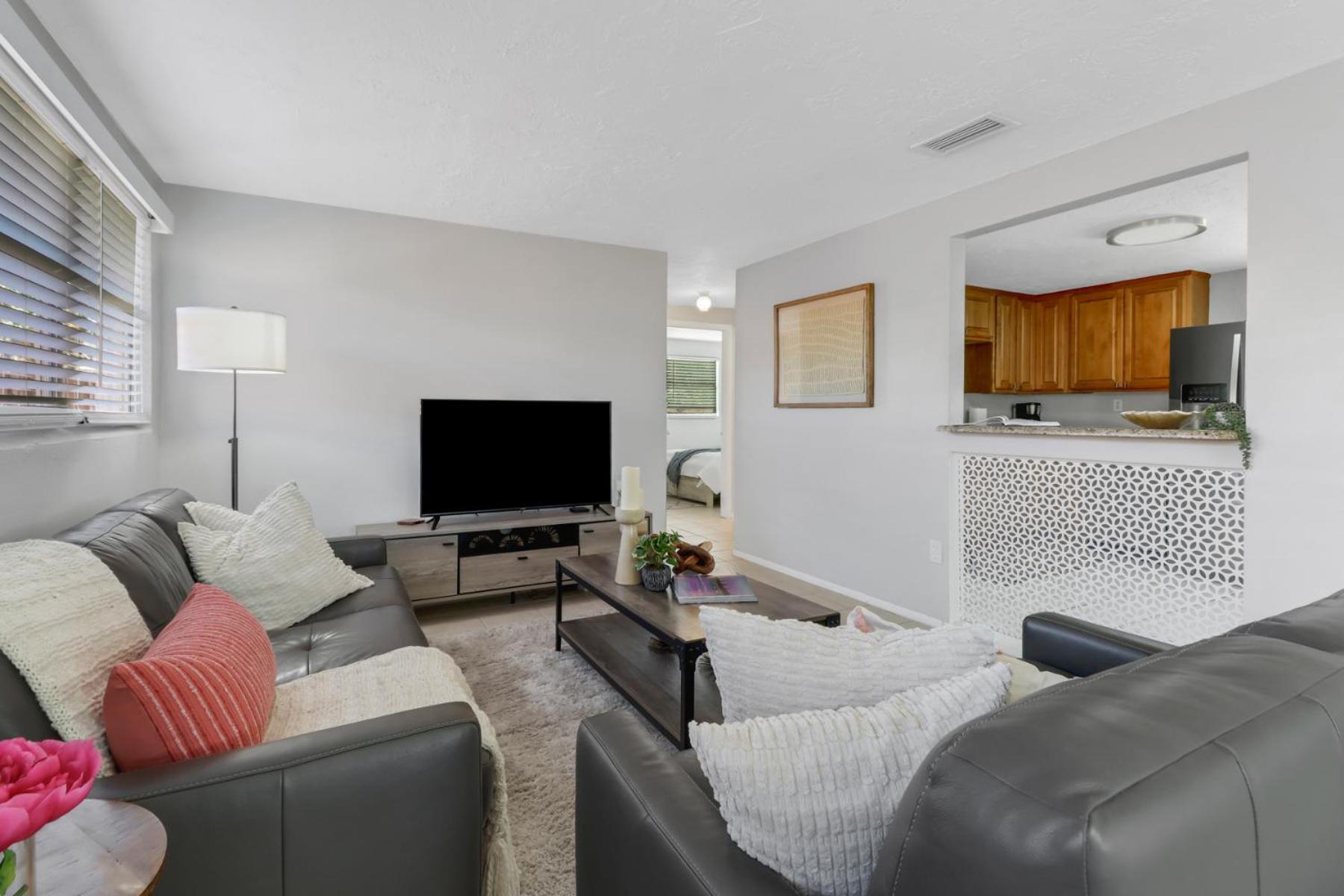 Little Beach House W/ Pool&Spa - 5 Minutes To Vanderbilt Beach North North Naples Extérieur photo
